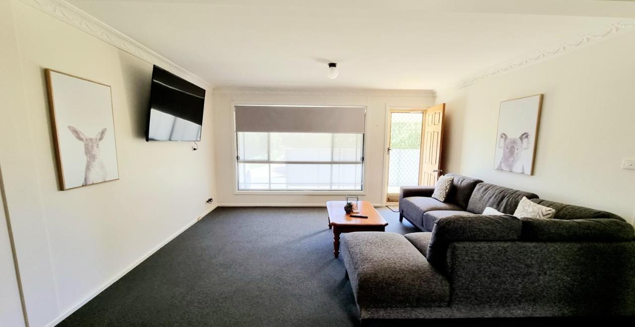 The Convent Boutique Accommodation&Cafe Hay Extérieur photo
