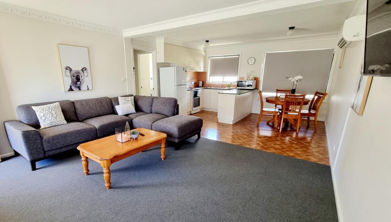 The Convent Boutique Accommodation&Cafe Hay Extérieur photo