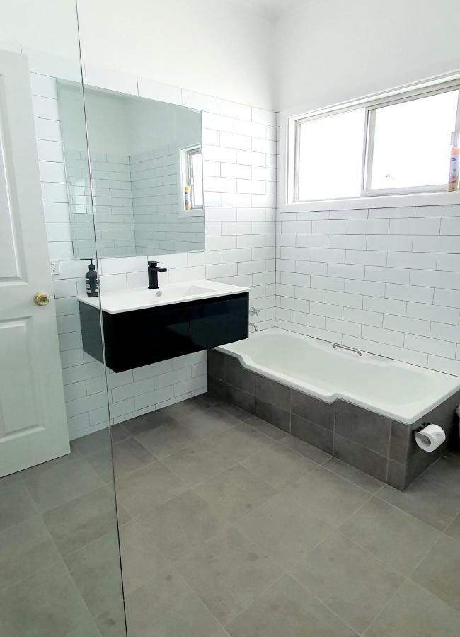 The Convent Boutique Accommodation&Cafe Hay Extérieur photo