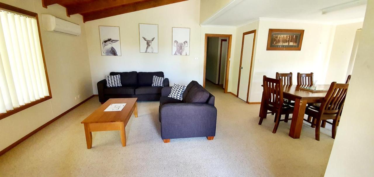 The Convent Boutique Accommodation&Cafe Hay Extérieur photo